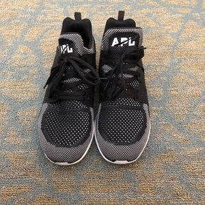 Lululemon APL (athletic propulsion labs) 10.5